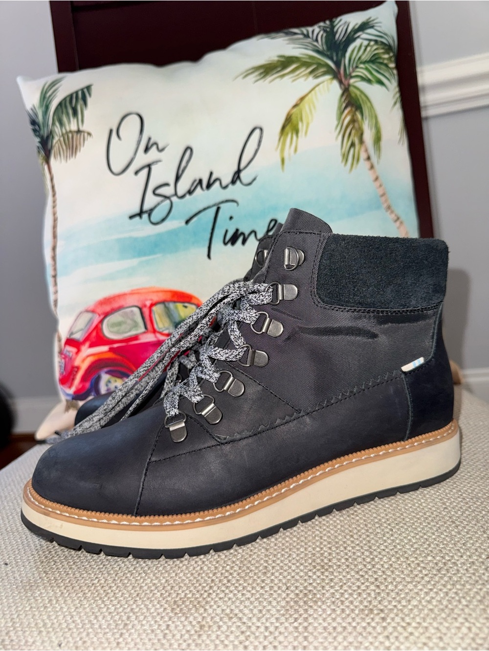 Tom’S Mesa Boots In Black Size 7.5
In Excellent Condition

Comes From A Smoke An